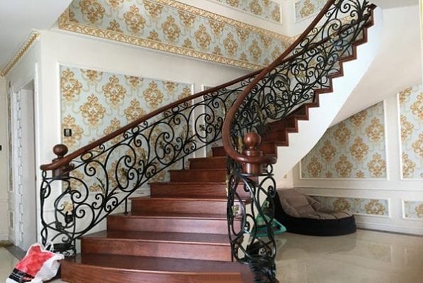 phào chỉ cầu thang