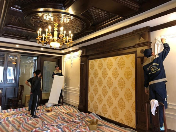 Sinh-Group-thi-cong-phao-chi-PU-dat-vang